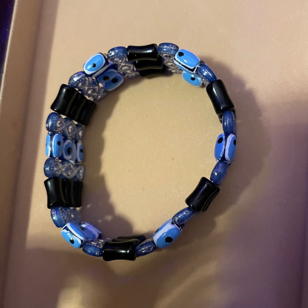 Blue bead worn against the evil eye - Picture 4 of 4